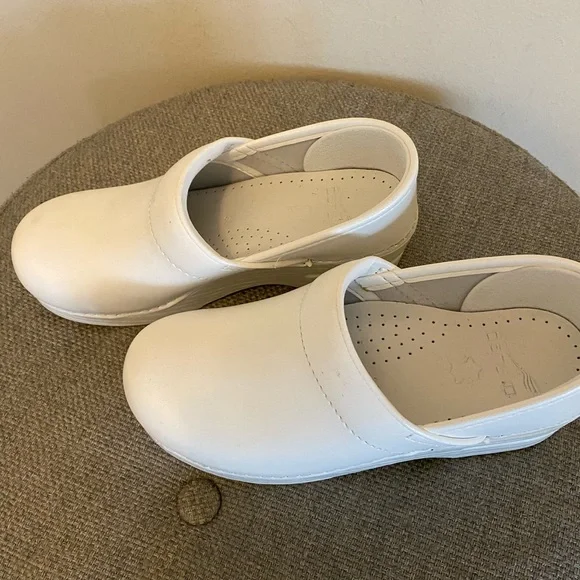 Dansko Professional Women’s Clog Shoes - Picture 2 of 5